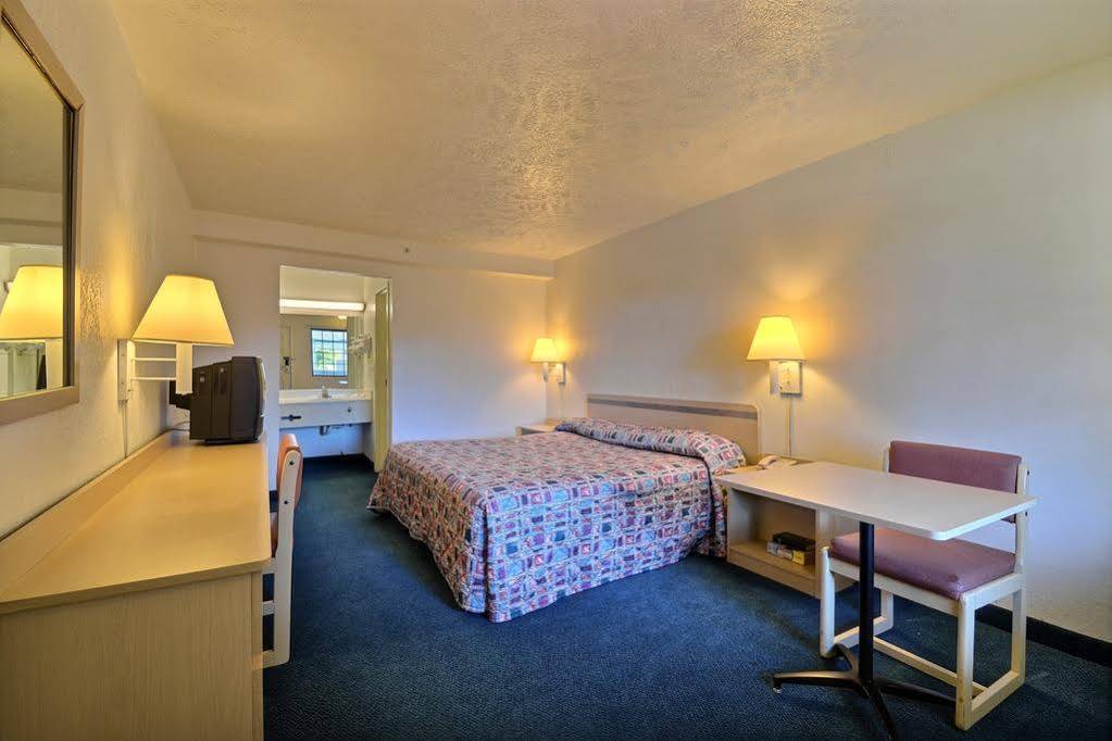 Days Inn By Wyndham Indianapolis South Екстер'єр фото